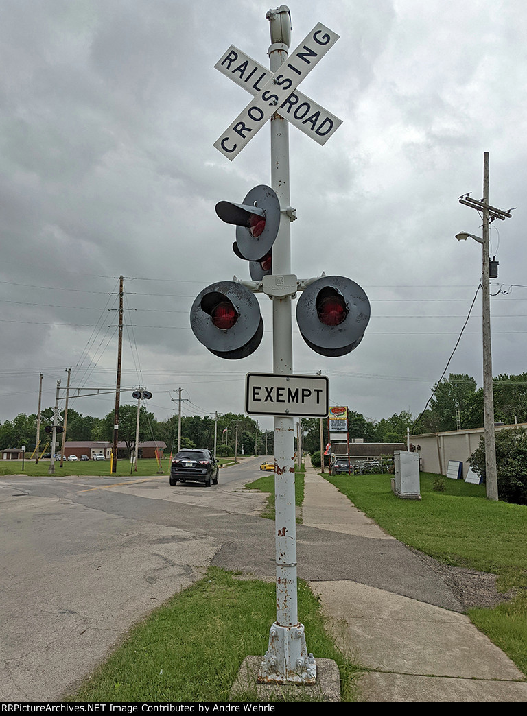 Northern (southbound) signal at the northern crossing on Frederick Ave.